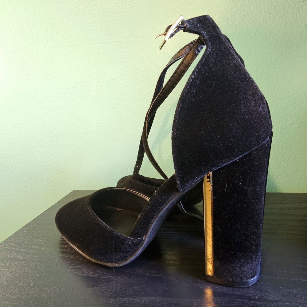 Lulu's Black Velour w/ Golden Accents Platform Heels Women's Size 5